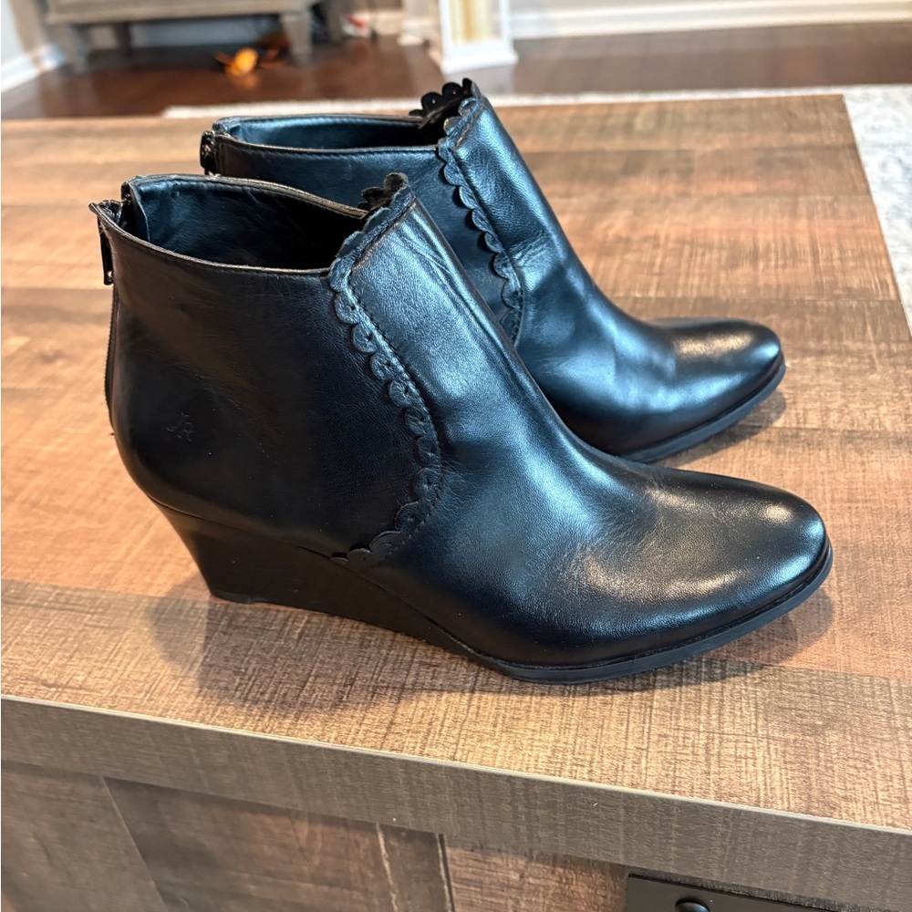 Jack Rogers Black Like New Wedged Bootie Size 7